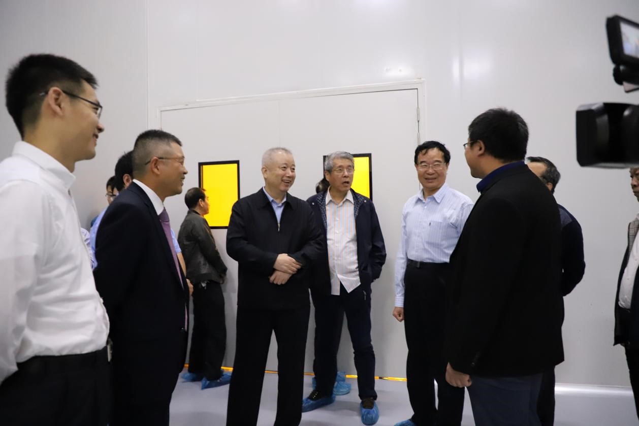 兩岸企業(yè)家峰會信息產(chǎn)業(yè)推介小組召集人、工信部原副部長劉利華一行蒞臨恒坤光刻膠工廠調(diào)研。